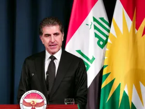 نيجيرفان بارزاني، رئيس إقليم كردستان العراق، يعقد مؤتمراً صحفياً مشتركاً مع وزير الخارجية الفرنسي في أربيل، عاصمة الإقليم، في 5 فبراير 2026. (تصوير: سافين حميد / AFP)
