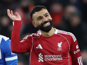 كاراغر يوضح موقفه من صلاح بعد موجة الانتقادات