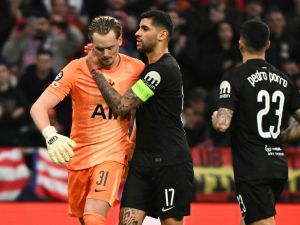 بورو يساند كينسكي في خسارة توتنهام الثقيلة