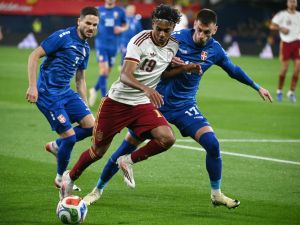 الاتحاد الإسباني يهدئ مخاوف برشلونة حول نجم الفريق الشاب