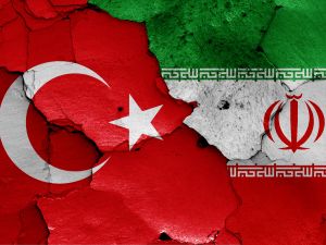 علم تركيا وعلم إيران 