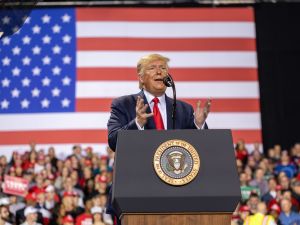 مقطع أرشيفي يتقاطع مع تقارير أميركية حديثة عن خطط للسيطرة على منشآت استراتيجية إيرانية