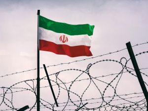 إيران تعتقل 466 شخصًا