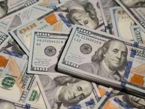 الدولار يستقر وسط تصاعد التوترات في الشرق الأوسط