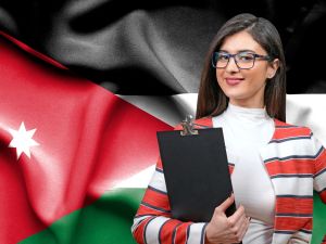 خطوات تطبيق مكياج ناعم يناسب المرأة العاملة مستوحى من ألوان العلم الأردني