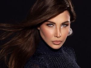 نانسي عجرم تتألق بفستان أسود شفاف من إيلي صعب في زفاف نجل محمد عبده