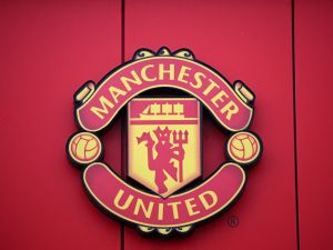 أسطورة مانشستر يونايتد يعود للملاعب بعمر 40 عامًا