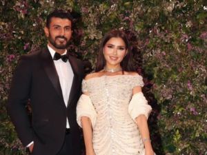 محمد سامي يفاجئ مي عمر في موقع التصوير ويقضي معها إجازة خاصة