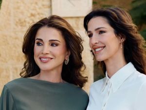 في صورة خاصة.. الملكة رانيا تهنئ الأميرة رجوة في عيد ميلادها 