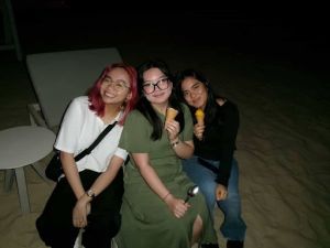 أعضاء هيئة التدريس والطلاب يبثون الطمأنينة ويقدمون الدعم المتبادل مع اضطرابات السفر والدراسة والحياة اليومية بسبب الحرب.