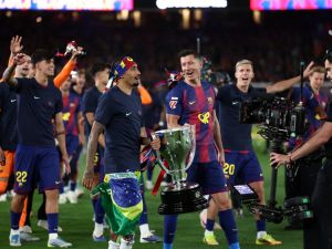 برشلونة يطارد إنجازًا تاريخيًا جديدًا بعد حسم لقب الليغا