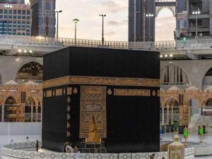 تفسير الوقوف فوق الكعبة في المنام