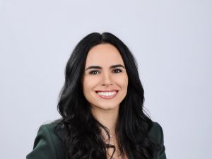 How are women in the UAE building wealth in 2026?