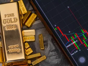 Gold set for weekly decline as US-Iran peace efforts lose momentum