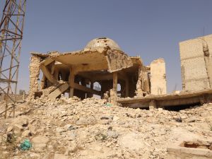 آثار الدمار في أحد المباني الدينية بقطاع غزة وسط استمرار عمليات الهدم والتدمير.