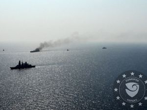 Armed boats approach merchant ship off Yemen, prompting crew to take shelter