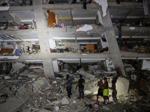 ارتفاع عدد ضحايا الزلزالين في فنزويلا إلى أكثر من 4300 قتيل وسط جهود إغاثية متواصلة.