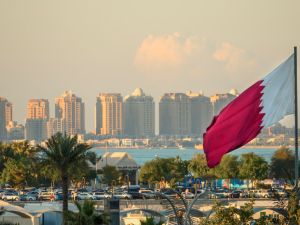 السفارة الأمريكية تحذر من تهديدات محتملة في المنامة والبحرين ترفع مستوى التأهب الأمني.