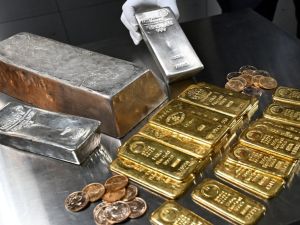 الذهب والفضة يواصلان مكاسبهما مع تزايد الإقبال على الملاذات الآمنة وسط تقلبات الأسواق العالمية