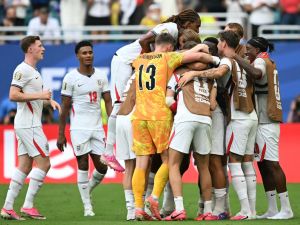 نجوم منتخب إنجلترا يحتفلون بالفوز على فرنسا في كأس العالم 2026
