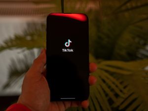 العثور على جثة تيكتوكر عربية شهيرة داخل شقتها.. والتحقيقات مستمرة