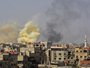 A picture taken in the Yarmuk Palestinian refugee camp in southern Damascus on Apr. 27, 2018 shows smoke billowing in the area during Syrian army shelling and airstrikes. (Rami al SAYED / AFP)