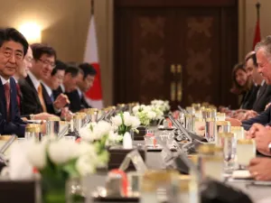 Japan's Prime Minister Shinzo Abe attends a meeting with the Jordanian King Abdullah II (AFP/File Photo)	