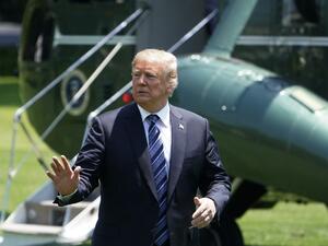 U.S. President Donald Trump walks across the South Lawn upon return to the White House on May 25, 2018 in Washington, DC. Trump returned to Washington after attending the U.S. Naval Academy graduation and commissioning ceremony in Annapolis, Maryland.
(MANDEL NGAN / AFP)