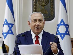 Israeli Prime Minister Benjamin Netanyahu opens the weekly cabinet meeting at his Jerusalem office on January 6, 2019. (AFP/File)