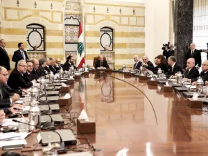 Lebanese President Michel Aoun (C) chairs the new government's first cabinet meeting, accompanied by Prime Minister Saad Hariri (C-L), at the presidential palace. (AFP/ File)