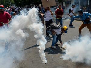 Protesters clash with security forces in a demonstration against the government of Nicolas Maduro, in San Antonio del Tachira, Venezuela, on February 23, 2019. (AFP/ File)