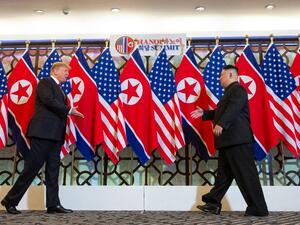 US President Donald Trump (L) shakes hands with North Korea's leader Kim Jong Un before a meeting at the Sofitel Legend Metropole hotel in Hanoi on February 27, 2019. 
Saul LOEB / AFP