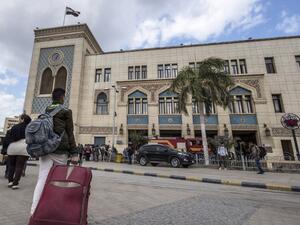 A picture taken on February 27, 2019 shows Cairo's Ramses main railway station in the Egyptian capital. 
(Khaled DESOUKI / AFP)