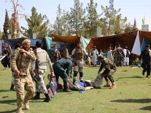 Afghan security personnel carry a victims man after following twin explosions in Lashkar Gah the capital of Helmand province on March 23, 2019. (STR / AFP)