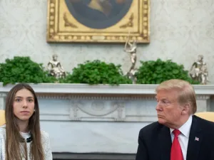 US President Donald Trump meets with Fabiana Rosales de Guaido, wife of Venezuelan opposition leader Juan Guaido, in the Oval Office of the White House in Washington, DC, March 27, 2019. (SAUL LOEB / AFP)
