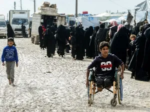 Veiled women, living in al-Hol camp which houses relatives of Islamic State (IS) group members, stand in queue to receive goods in the camp in al-Hasakeh governorate in northeastern Syria on March 28, 2019. 
GIUSEPPE CACACE / AFP 