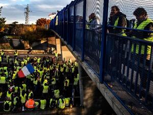 Yellow Vest protesters on the A6 motorway at Villefranche-sur-Saone. (AFP/ File)
