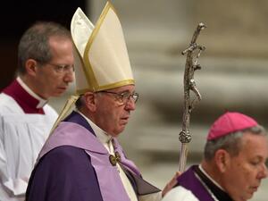 Pope Francis attends a penitential ceremony on March 4, 2016 at St Peter's basilica in Vatican city. (AFP/Tiziana Fabi)