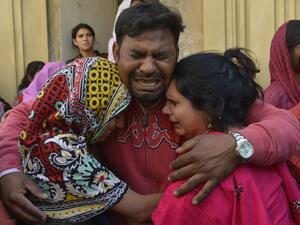 Pakistani Christians mourn the death of a blast victim of the March 27 suicide bombing, in Lahore on March 28, 2016.(AFP/Arif Ali)