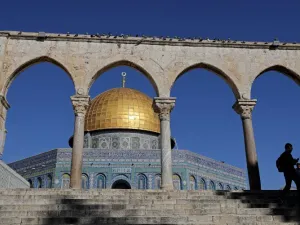 A picture taken on January 10, 2018, shows the Dome of the Rock mosque at the Al-Aqsa mosque compound, in Jerusalem's Old City, following renovation work carried out by the Waqf, a Jordanian-backed body that oversees Muslim religious sites in Jerusalem. 