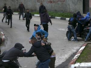 Palestinian youths evacuate a wounded comrade during clashes with Israeli forces in Jenin, in the north of the occupied West Bank, on Jan. 18, 2018. (AFP - JAAFAR ASHTIYEH)