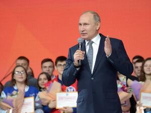 Russian President Vladimir Putin speaks at a national student forum in Kazan on January 25, 2018. (Alexey NIKOLSKY / SPUTNIK / AFP)