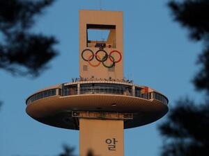 Olympic rings are displayed on the ski jump tower at Pyeongchang Alpensia Olympic park in preparation for the 2018 Pyeongchang Winter Olympic Games, in Pyeongchang (YONHAP / AFP)