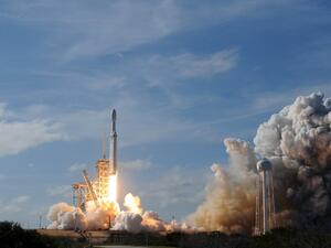 The SpaceX Falcon Heavy launches from Pad 39A at the Kennedy Space Center in Florida, on Feb. 6, 2018, on its demonstration mission (JIM WATSON / AFP)