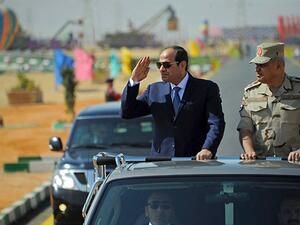 السيسي يهاجم مواقع التواصل ونشطاء يجيبونه
