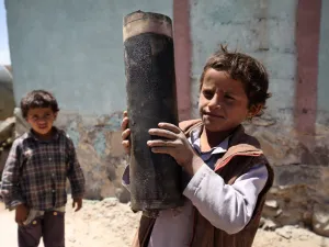 بابا الفاتيكان ينتقد تصدير أوروبا لأسلحة "تقتل الأطفال" في اليمن