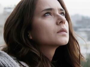 الجمهور يسخر من أداء نيللي كريم في (سقوط حر)!