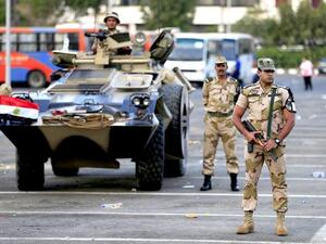 Egyptian soldiers stand guard (AFP/File Photo)	