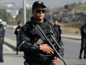 تونس تعلن حالة الطوارئ لشهر واحد وتعرب عن قلقها إزاء الوضع في ليبيا
