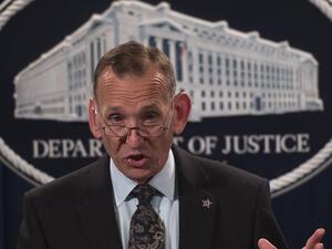 اختار الرئيس ترامب جيمس موراي ليحلّ مكانه، بدءاً من أيار (مايو)» المقبل.